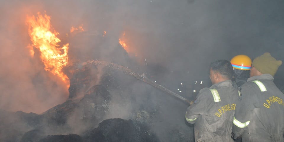Fire Erupts in Rubber Sheet Factory After Power Line Stays Live; Multiple Blasts Reported in Agra