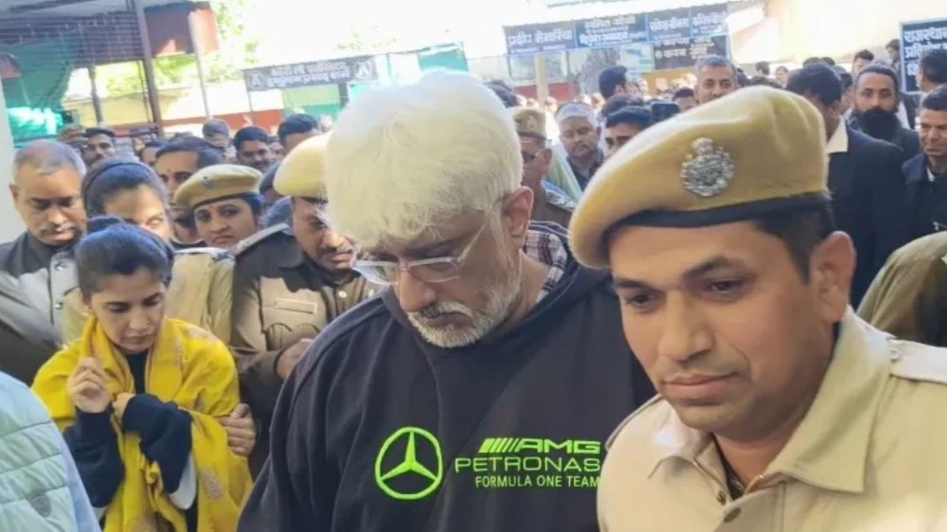 पुलिस रिमांड पर विक्रम भट्ट और पत्नी श्वेतांबरी