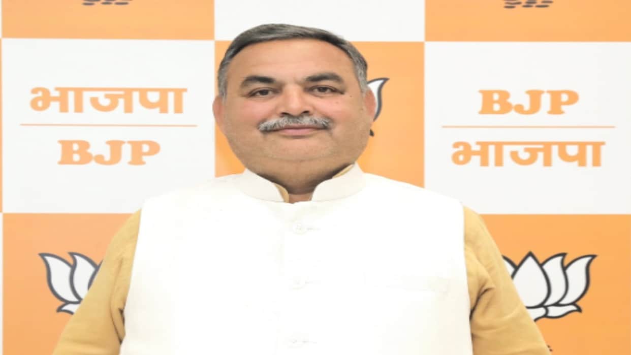 Sandipani Bhardwaj stated that there are more than five factions within the Congress
