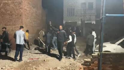 Fight breaks out between two groups at a wedding ceremony in Agra