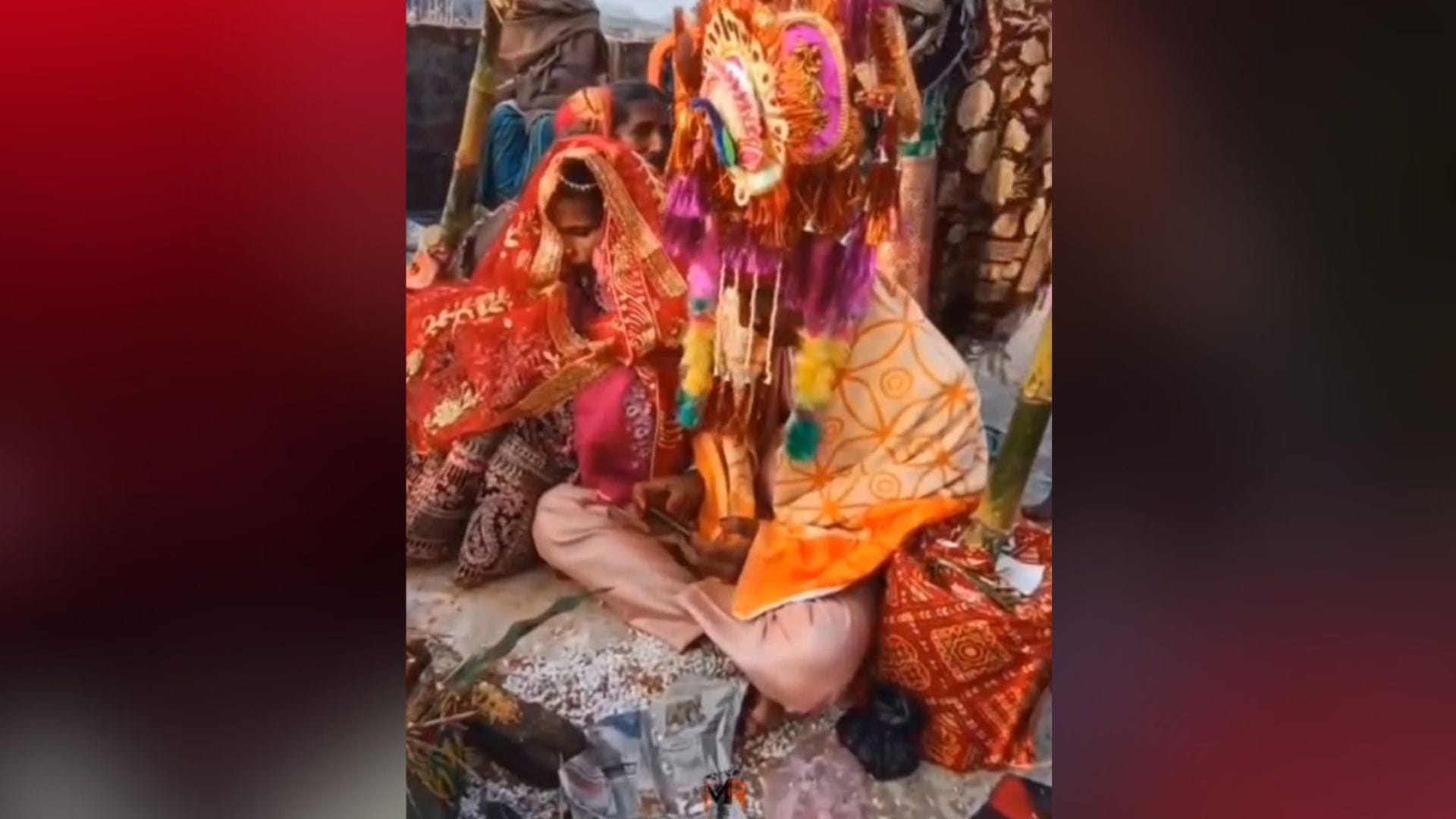 दूल्हा गेम खेलते हुए