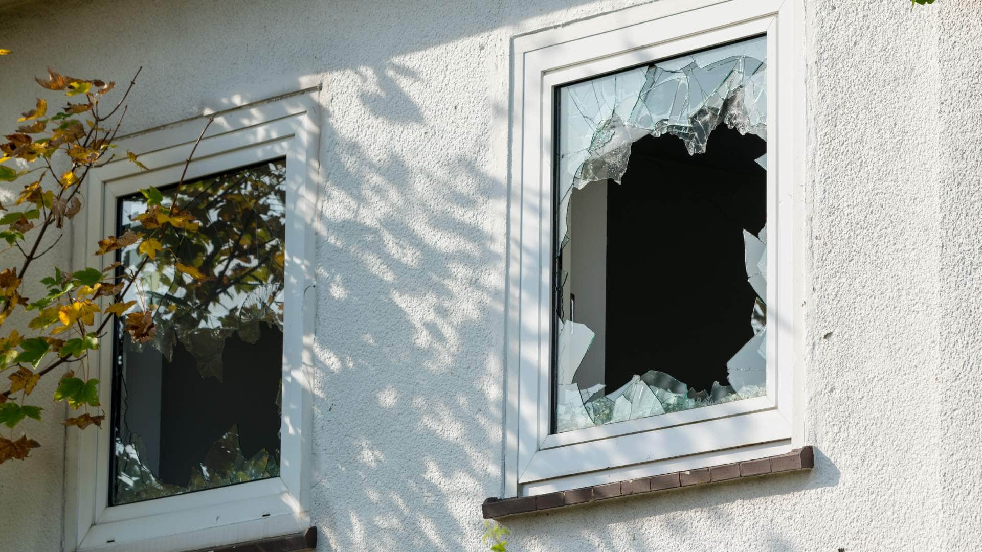 Vastu tips for breaking glass at home it is good and bad sign do these remedy for positive energy