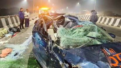 Car Accident Car collided with a generator parked on the highway killing three people Haridwar News in hindi