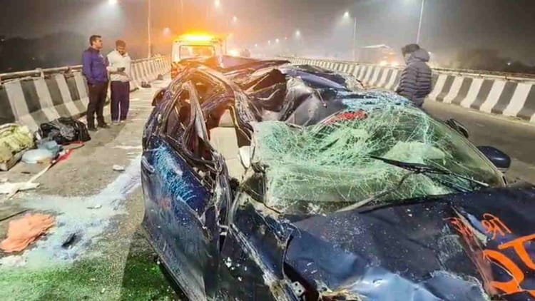 Haridwar : हाईवे पर जेनरेटर से टकराकर पलटी बेकाबू कार, दर्दनाक हादसे में युवा खिलाड़ी सहित तीन लोगों की मौत