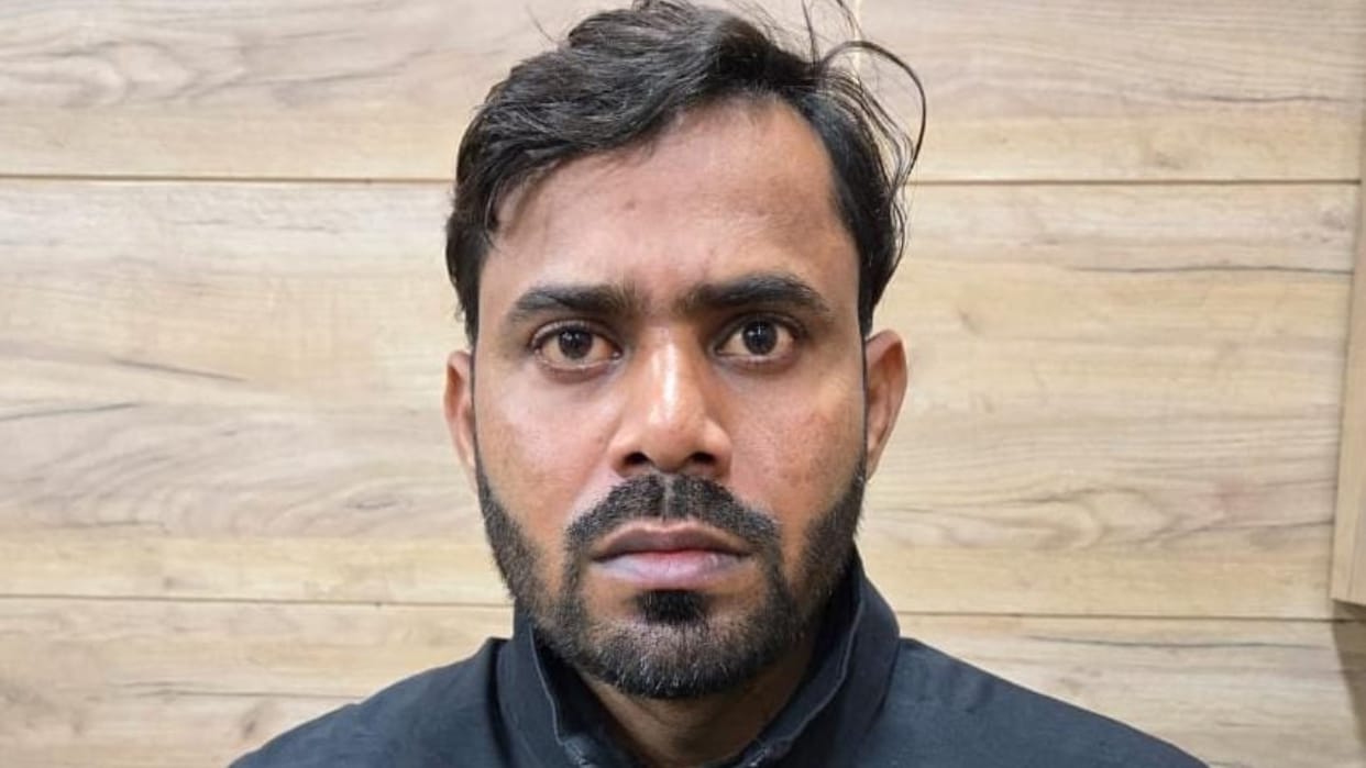 wanted Afshar arrested from delhi accused of introducing the shooters to Ashraf in bareilly jail