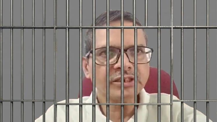 UP: पूर्व आईपीएस अमिताभ ठाकुर की अग्रिम जमानत अर्जी खारिज, जमीन कब्जाने का है मामला