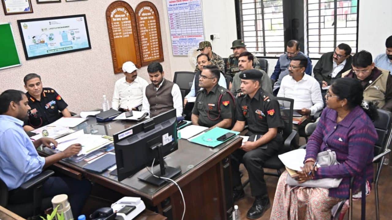 कलेक्ट्रेट ने की समीक्षा बैठक