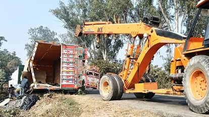 Dhaba worker fed sedatives to seven truck drivers and helpers, one died.