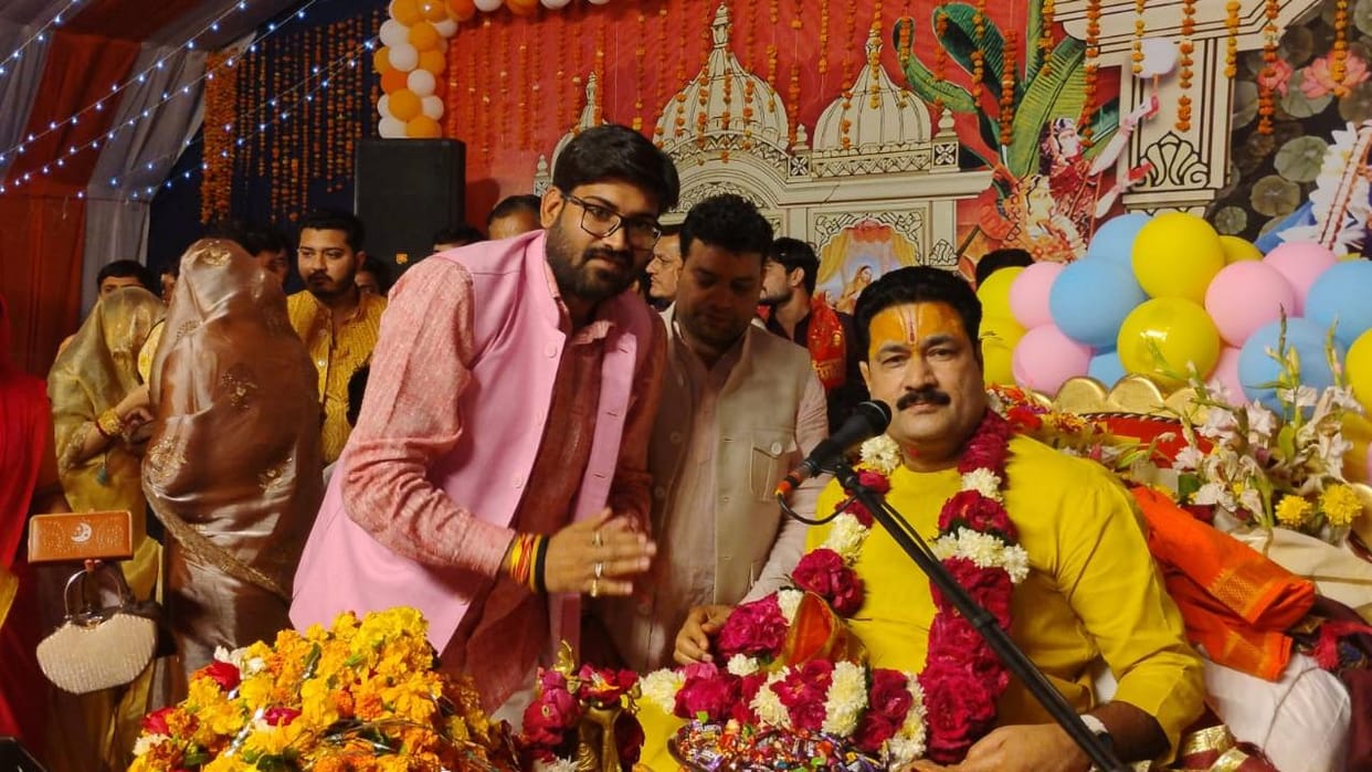 Jhansi: Cheers echoed on the fifth day of Shrimad Bhagwat Katha