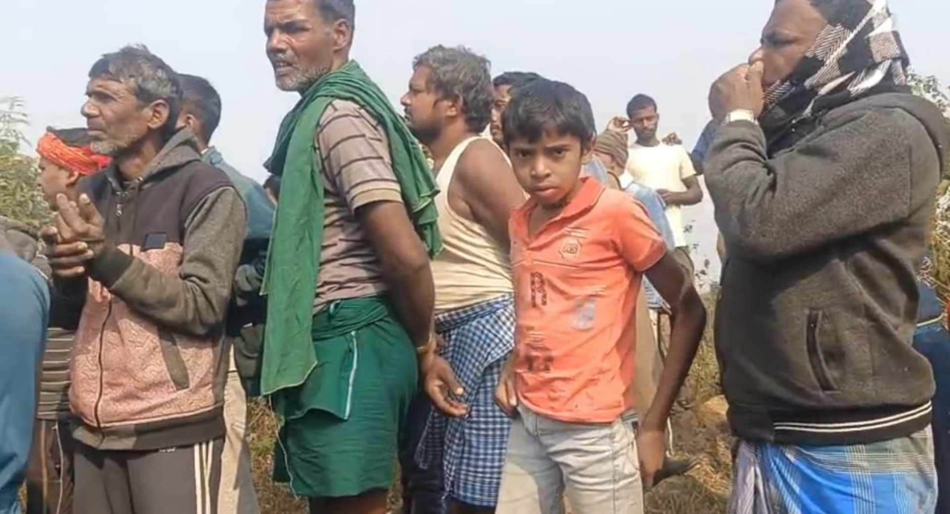 मौके पर मौजूद लोग