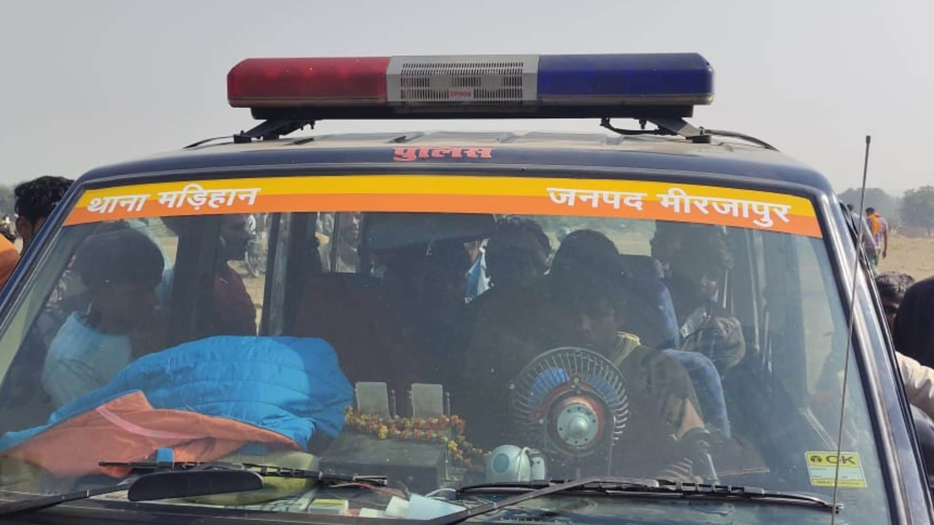 Chaos in Mirzapur Sheep thieves and police held hostage for 12 hours van pelted with stones