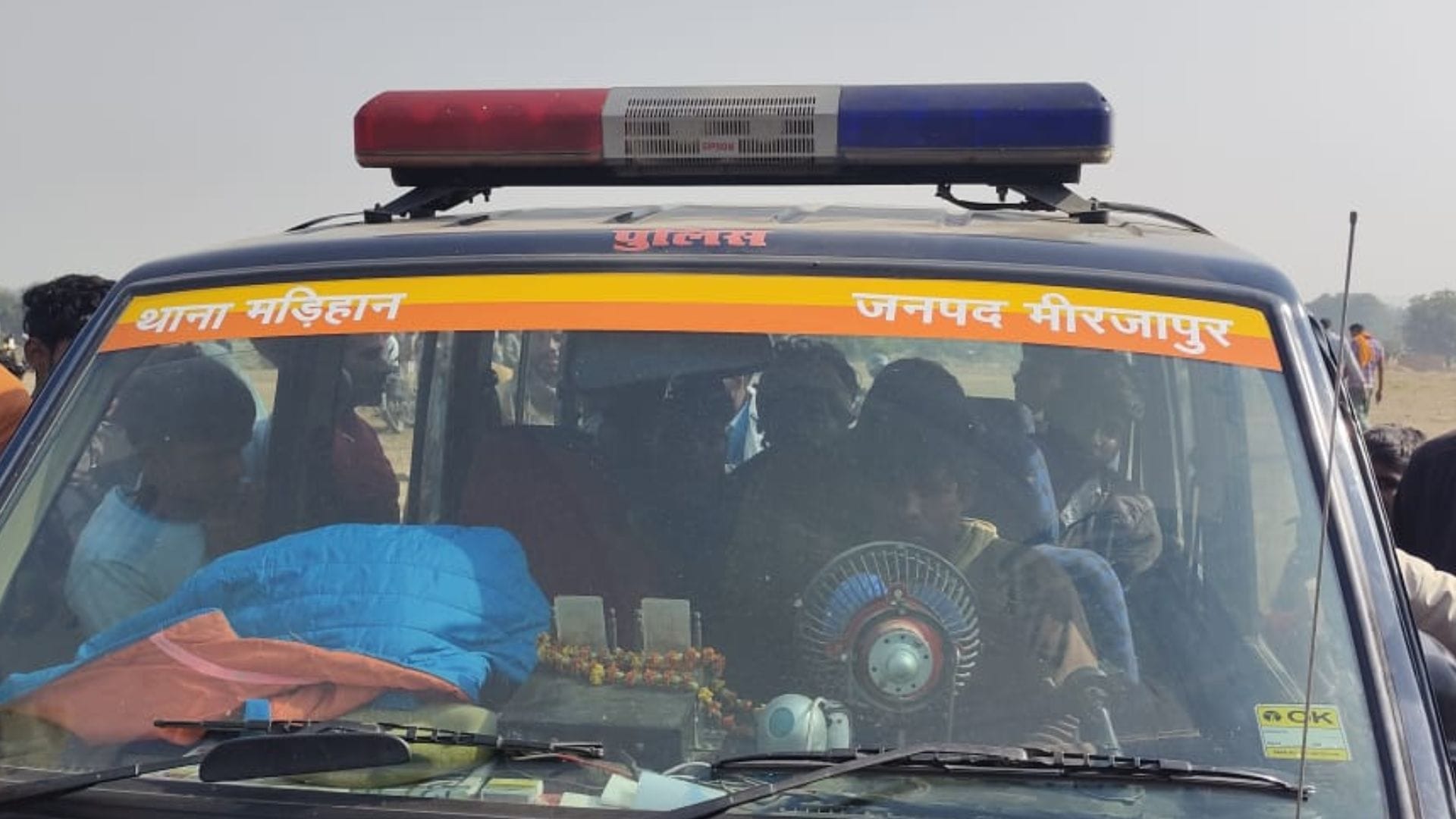 Chaos in Mirzapur Sheep thieves and police held hostage for 12 hours van pelted with stones