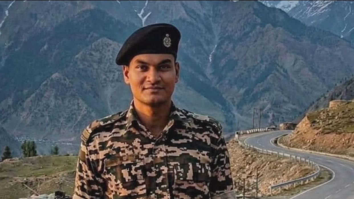 CRPF jawan Sujit Singh son of Koderma Jharkhand martyred in Jammu and Kashmir