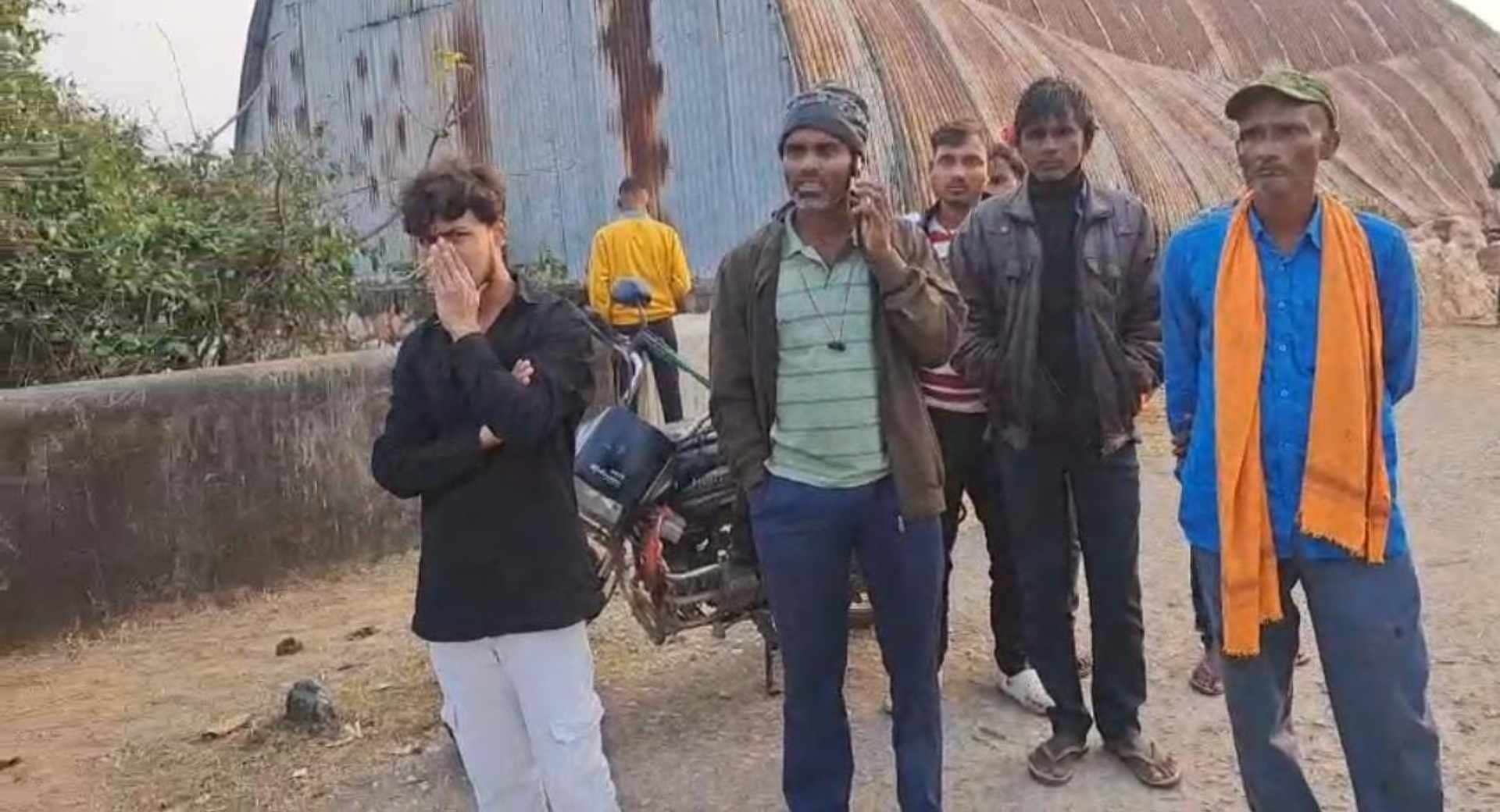 शोकाकुल परिजन