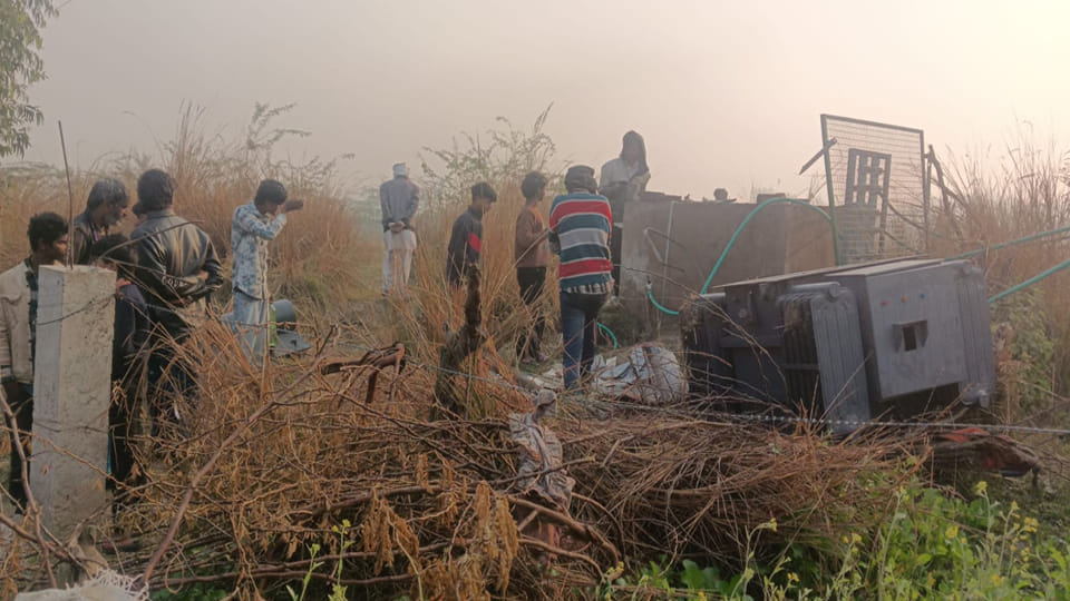 Unnao: Thieves knocked down a transformer and stole goods worth six lakh rupees