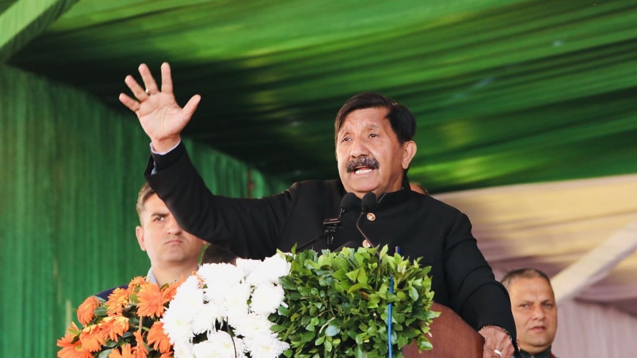 Mukesh Agnihotri said that strict action will be taken against officers who frequent the homes of BJP leaders