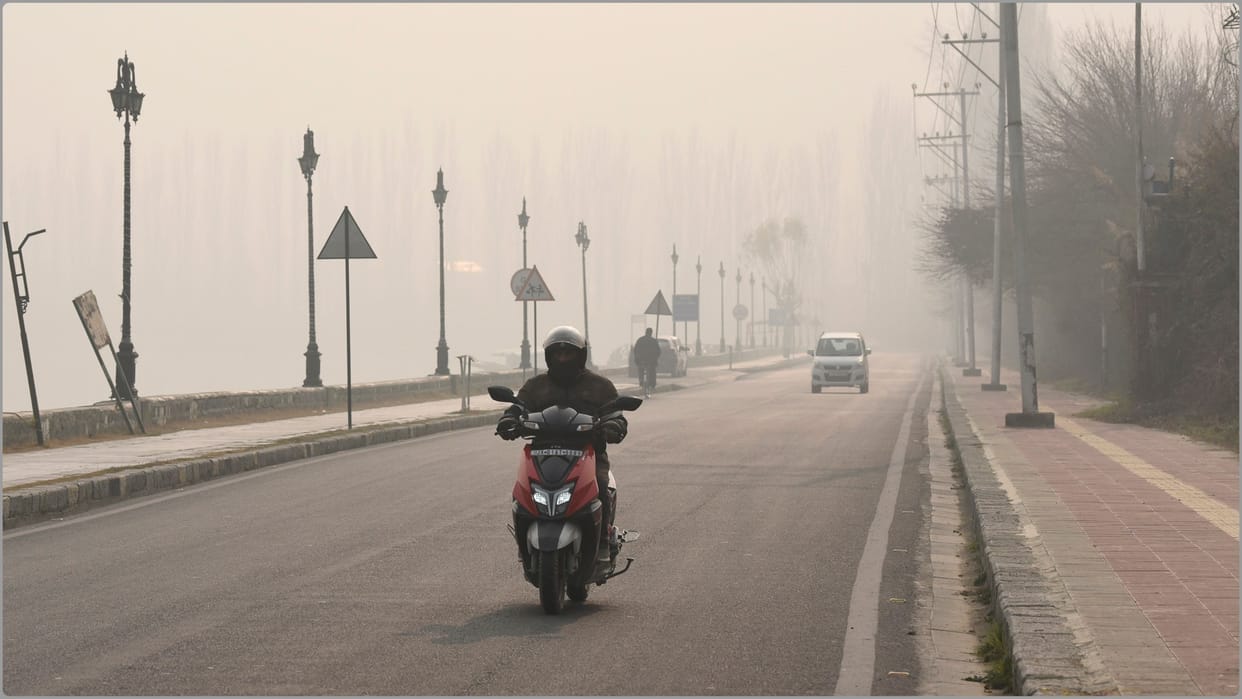 Weather: North India gripped by biting winds, snowfall in the mountains