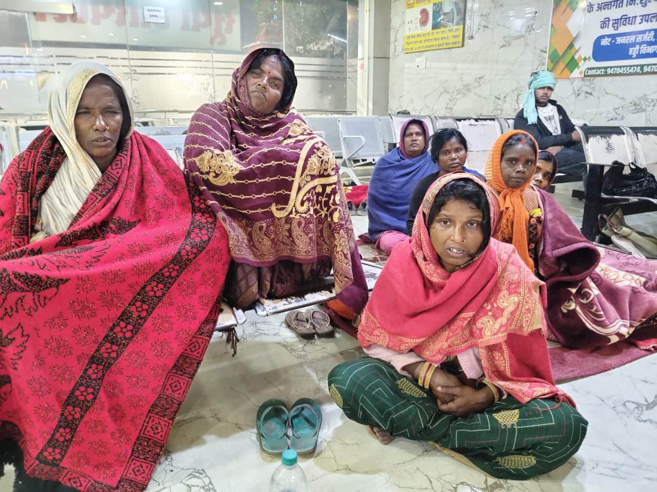 आरोपी की तबीयत बिगड़ने का मामला तूल पकड़ता जा रहा है, अस्पताल में परिजन।