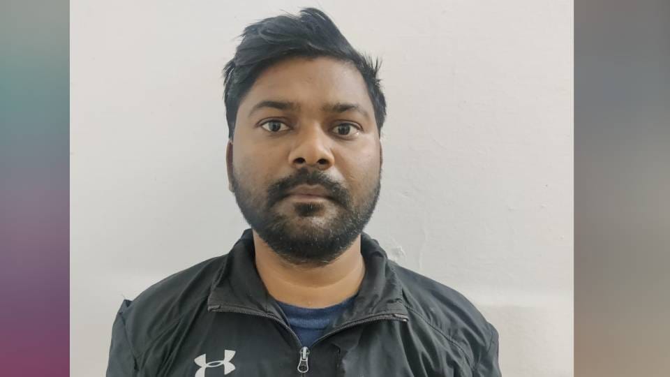 STF arrested mastermind of fake Aadhaar card racket at Nepal border in bahraich
