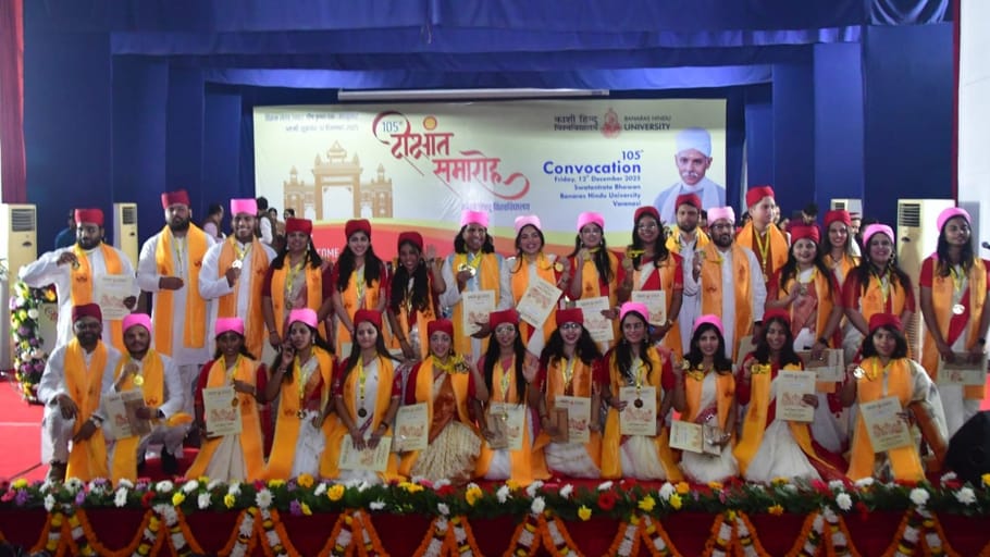 BHU convocation ceremony 29 gold medalists oath in English and Anuradha and Tuhin received Chancellor Medal