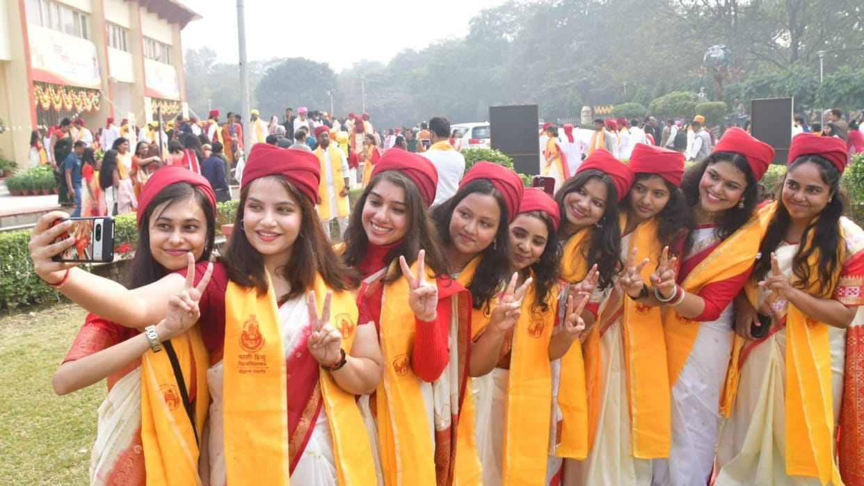 BHU convocation ceremony 29 gold medalists oath in English and Anuradha and Tuhin received Chancellor Medal