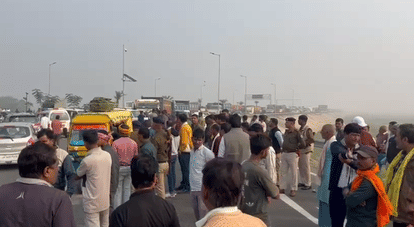 Bihar News: Farmers block traffic on Aunta-Simaria and Rajendra Setu bridges, highway jammed; crops submerged