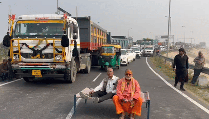 Bihar News: Farmers block traffic on Aunta-Simaria and Rajendra Setu bridges, highway jammed; crops submerged