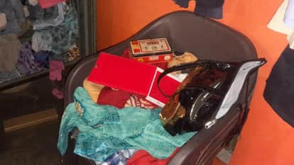 Jhansi: Cash and jewellery stolen from two houses