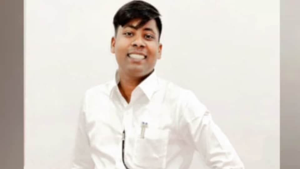 UP Fake IAS officer Story Gaurav first declar himself IAS officer then create fake identity Down on his luck