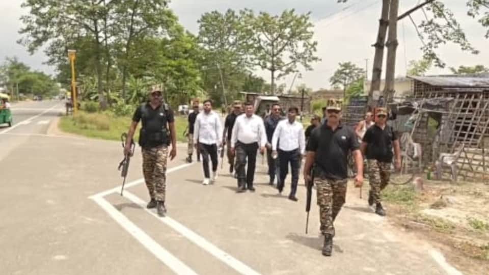 UP News Fake IAS Officer Busted Cheated Over People Across Four States Details in Hindi