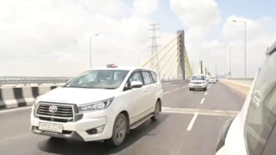 UP News Fake IAS Officer Busted Cheated Over People Across Four States Details in Hindi