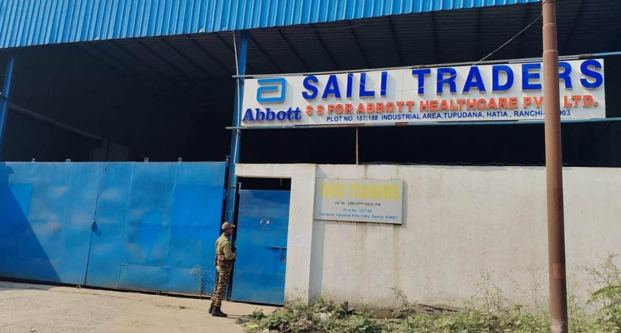 कफ सिरप कारोबार से जुड़े गड़बड़झाले की जांच तेज।