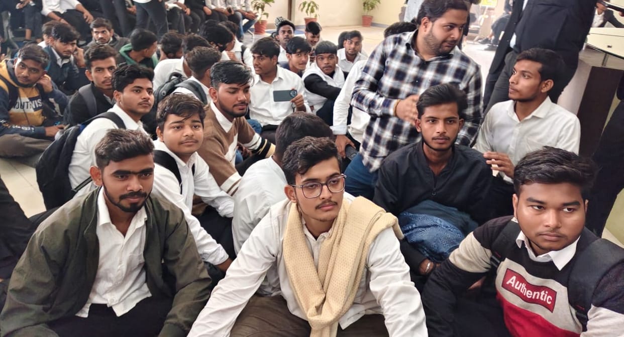 Kanpur Students create ruckus at KIT College continue protest for the second day over their demands