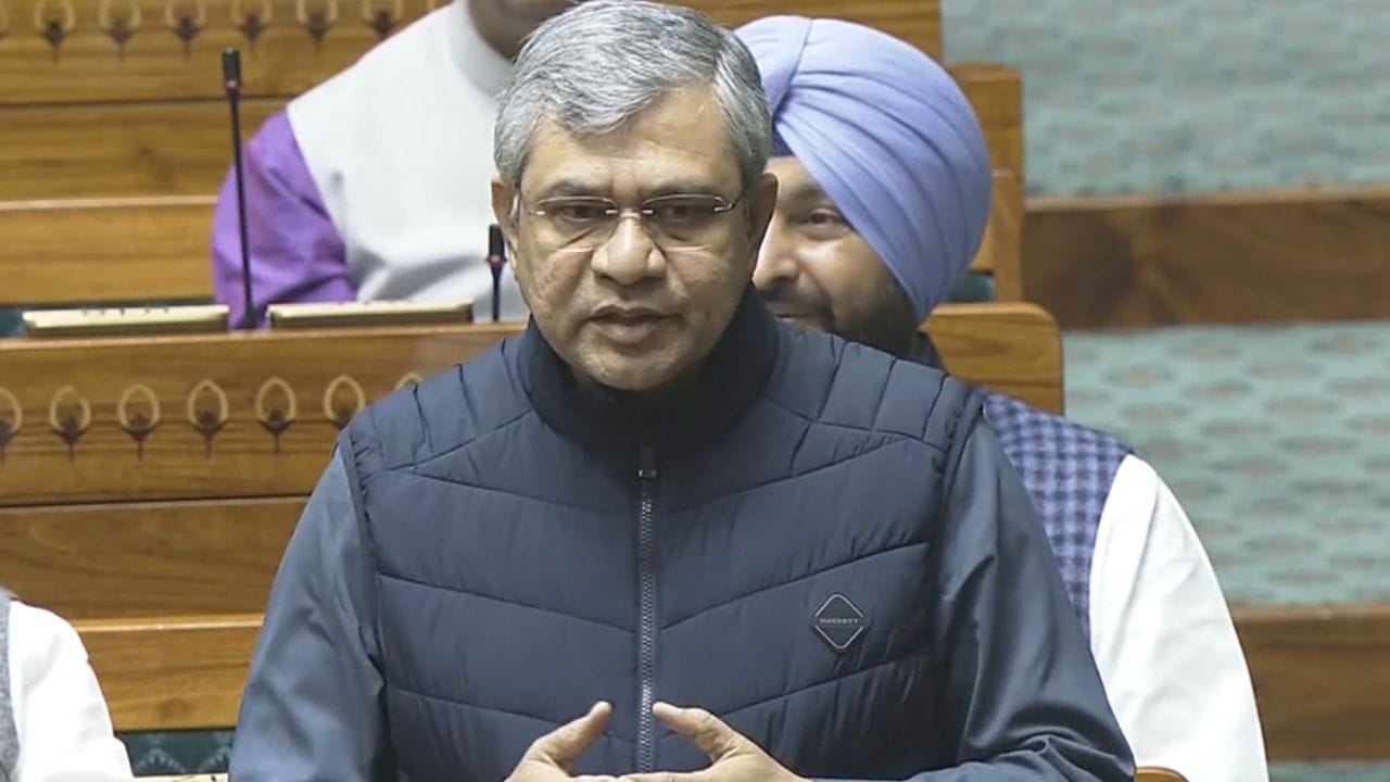 केंद्रीय रेल मंत्री अश्विनी वैष्णव (फाइल फोटो)।