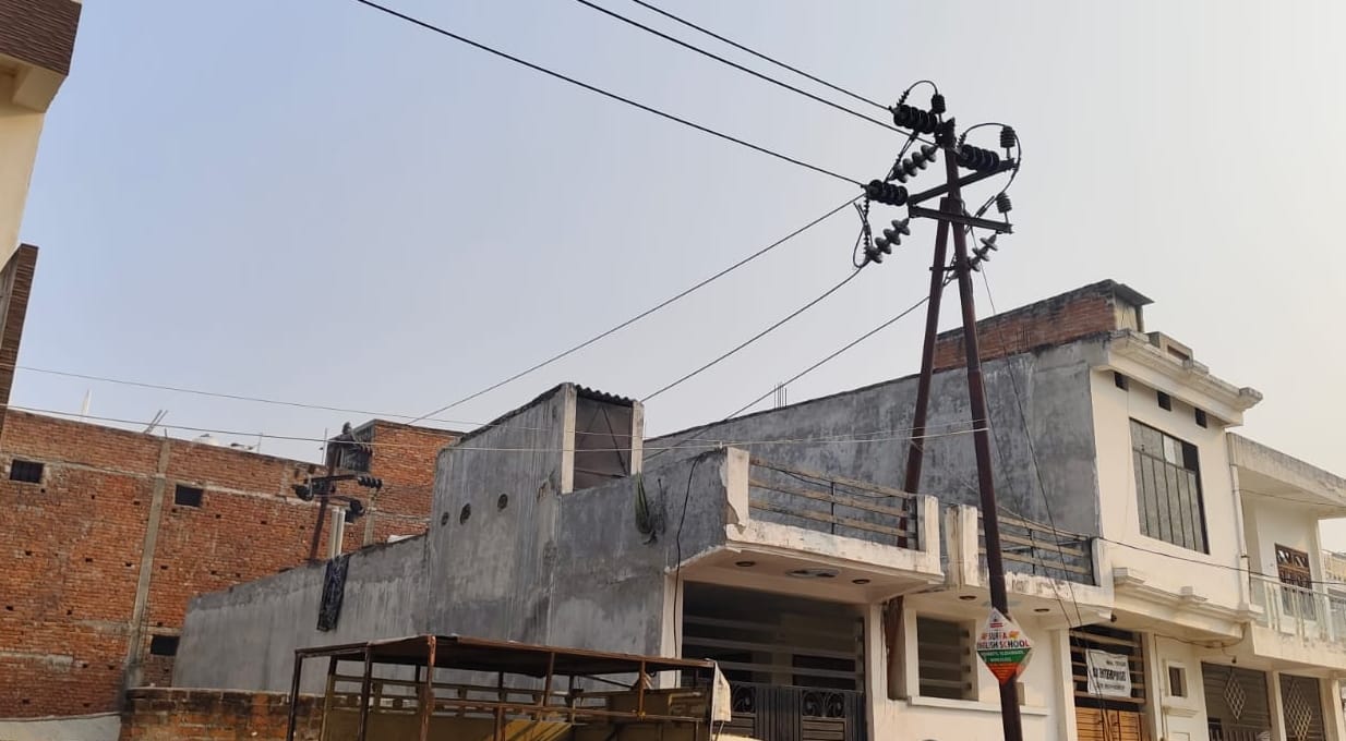 Lucknow: Not only the high tension power lines but even the poles were brought inside the house.