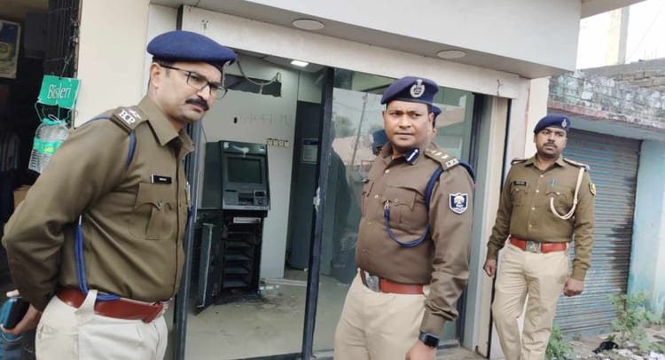 Bihar News: एटीएम काटकर 16 लाख की चोरी, ठंड बढ़ते ही अपराधियों का तांडव, CCTV खाली और अलार्म भी बंद
