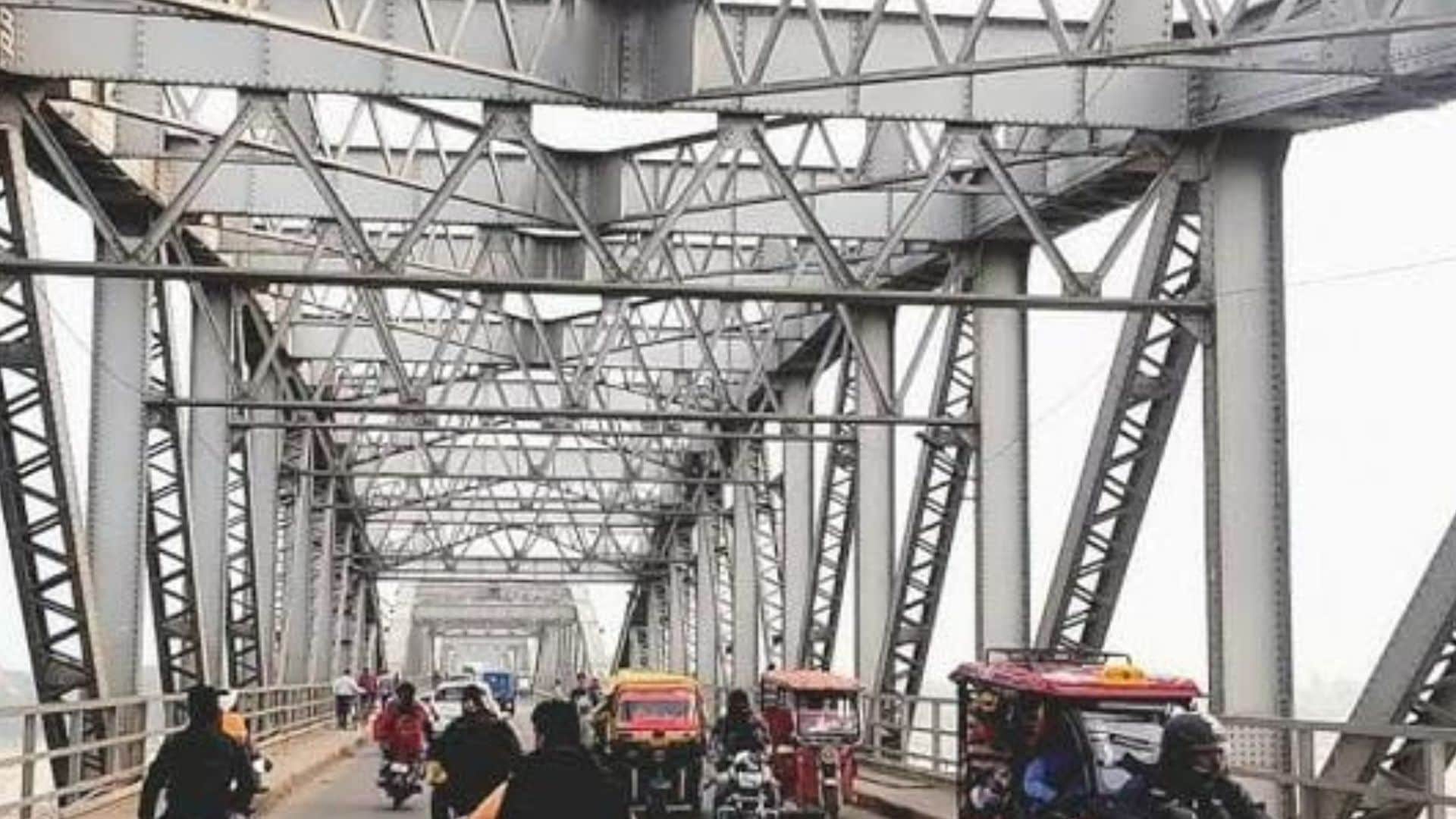 मालवीय पुल पर ढाई महीने चलेगा मरम्मत का काम।