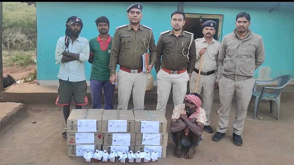 पुलिस की गिरफ्त में आरोपी