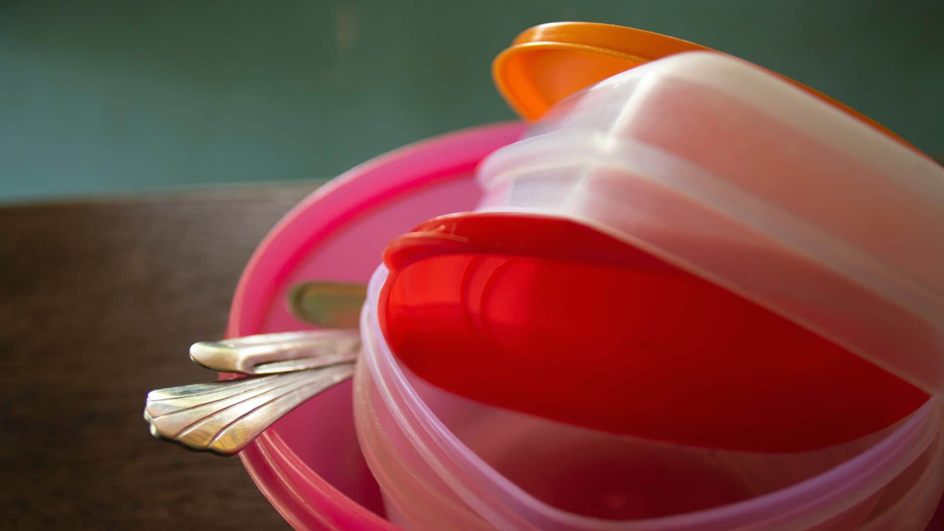 Microwave Safety Tips: Why Heating Food in Plastic Can Cause Cancer and How to Use it Safely