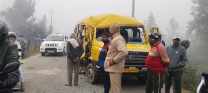 Sitapur: School bus collides with tractor in fog, 25 children were on board