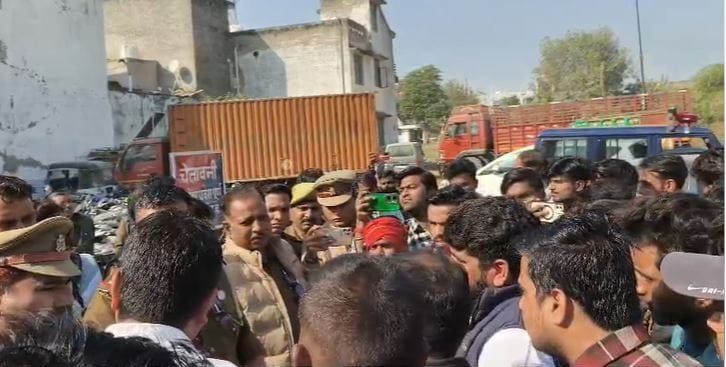 Truck Driver Assaulted in Agra Bajrang Dal Protests at Police Station