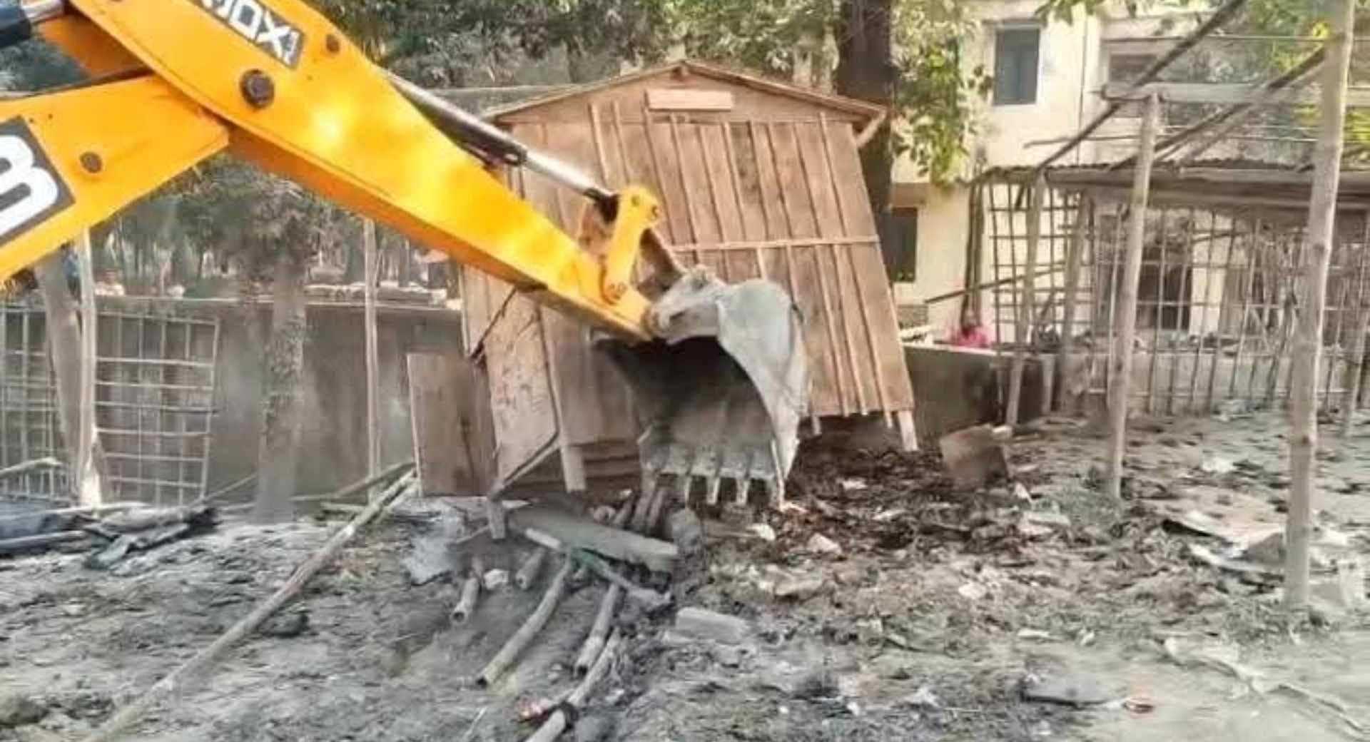वारिसनगर में बुलडोजर का एक्शन