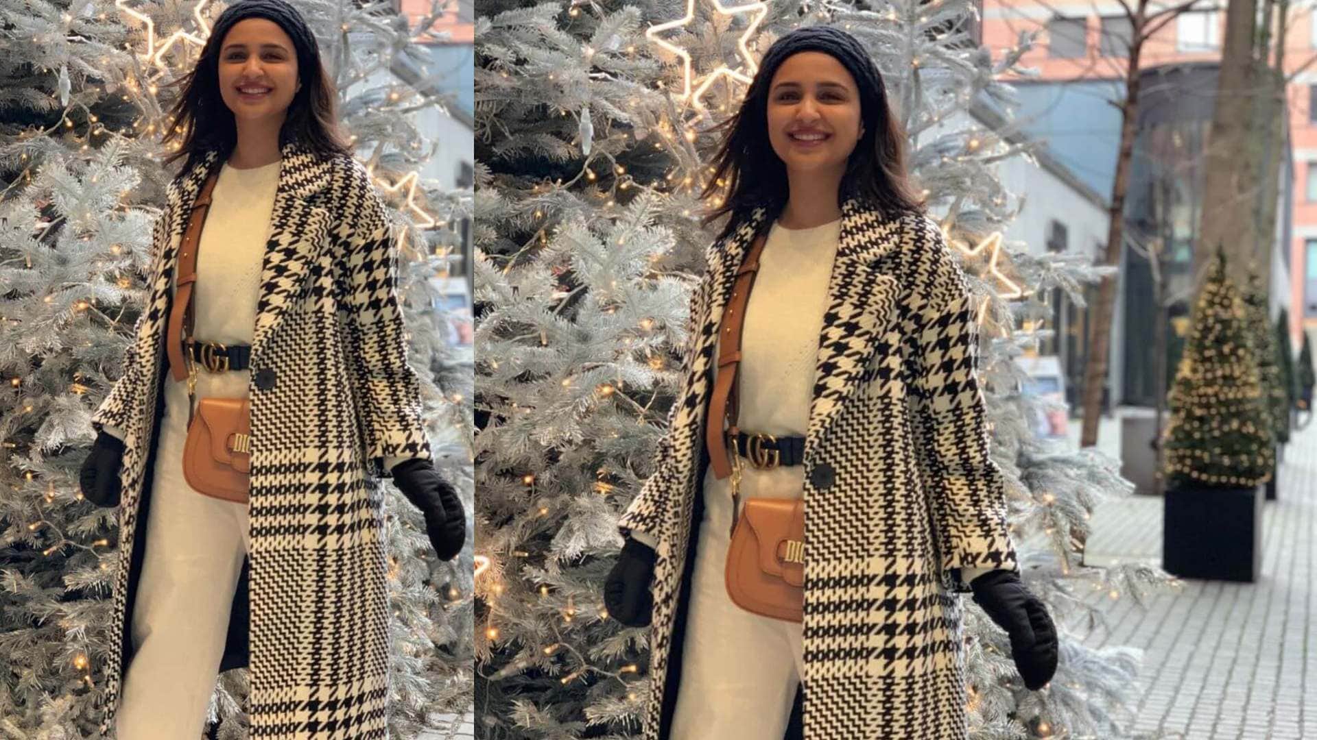 तीसरा लुक