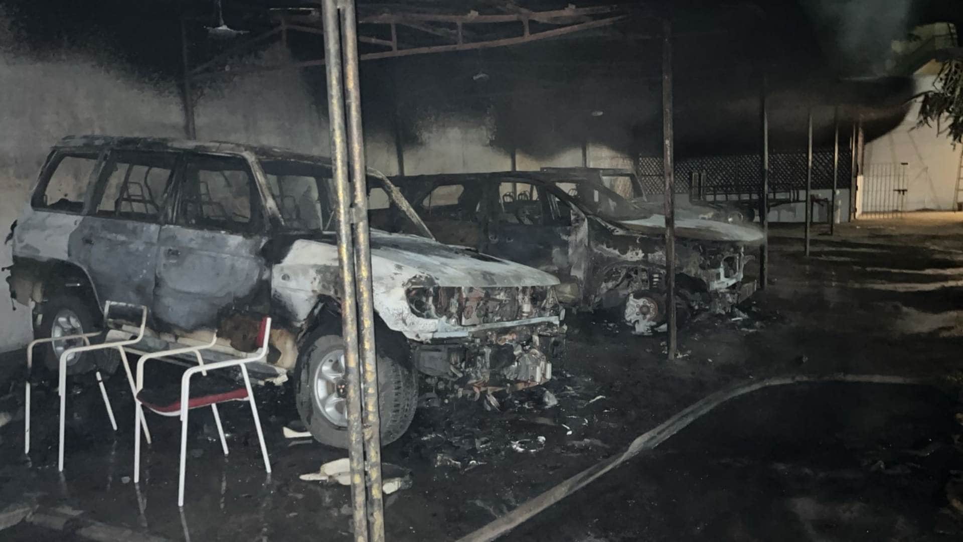 आग में जल गए पार्किंग में खड़ वाहन।