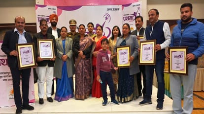 Amar Ujala Prathama Award 27 women honored in Shahjahanpur