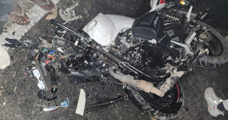 Bihar News: ससुराल जा रहे युवक की सड़क हादसे में मौत, आमने-सामने की टक्कर से अफरा-तफरी; बाइक के उड़े परखच्चे