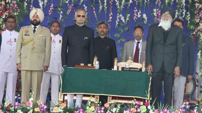 एक कार्यक्रम के दौरान पूर्व प्रशासक शिवराज पाटिल और पंजाब के पूर्व सीएम प्रकाश बादल