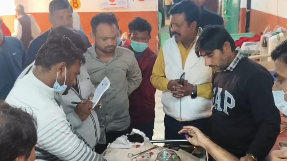 Hardoi: Bullet fired while cleaning licensed rifle, retired bank manager injured
