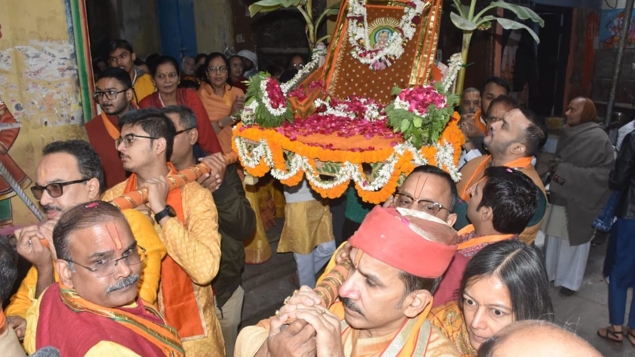 image of Gosain Vitthalnath arrived at Charanathdham by car Vaishnava devotees took out procession