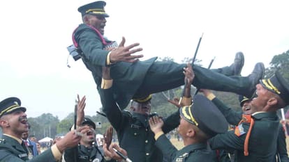 IMA POP Dehradun: युवा अफसरों ने ली देश की हिफाजत की सौगंध..अनुशासन और गर्व का ऐतिहासिक पल, देखे ये तस्वीरें IMA POP Dehradun 157th Passing Out Parade Young officers story of success and struggle Watch photos